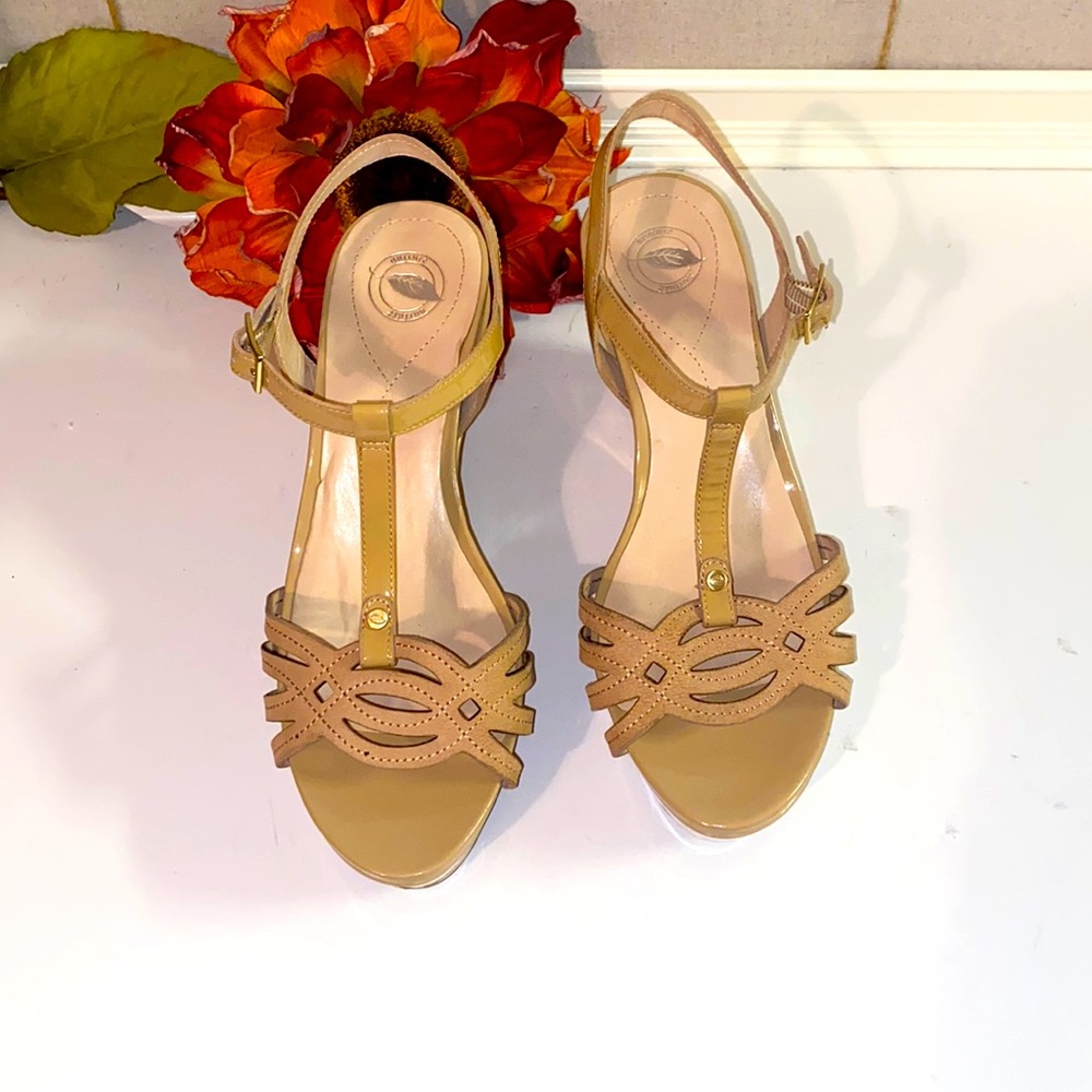 Nurture - Wedge sandals